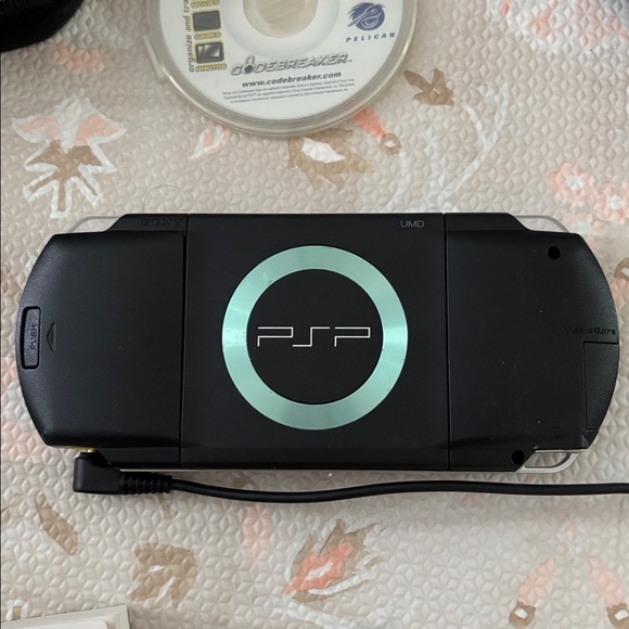 Sony PSP 1001 Bundle - Picture 4 of 14